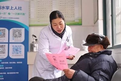 “健康大篷車”駛入龍泉查田 送醫(yī)下鄉(xiāng)暖民心，健康服務零距離